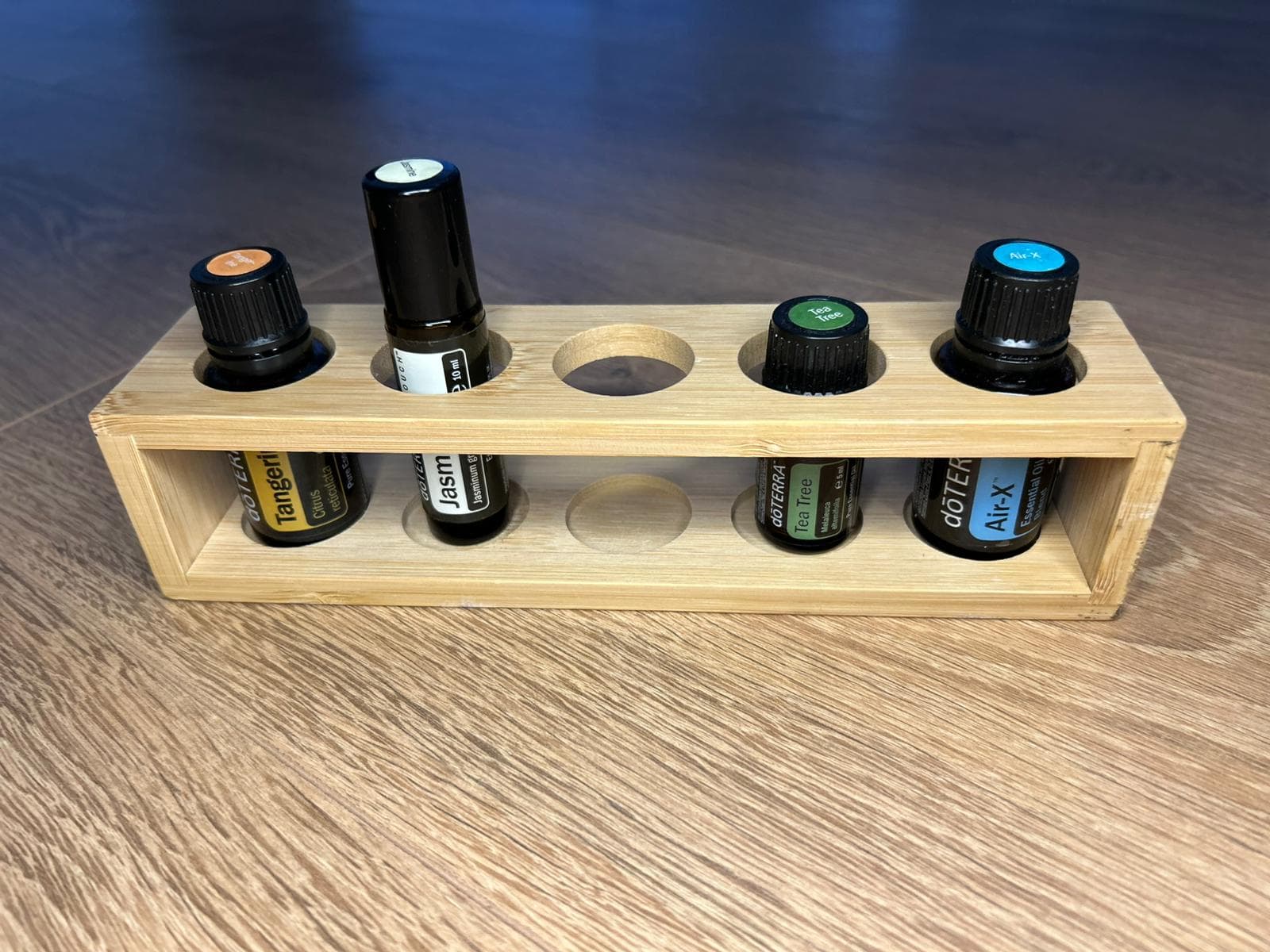 Suport uleiuri esențiale din lemn